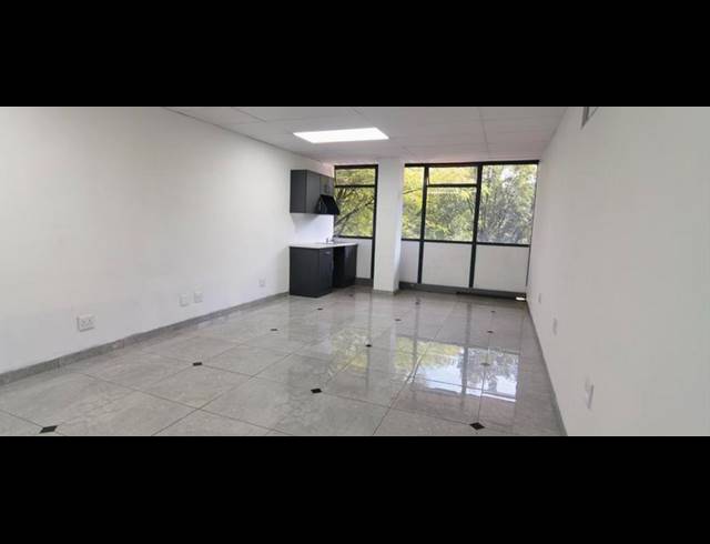 BUSINESS PROPERTY TO RENT IN LYNNWOOD GLEN